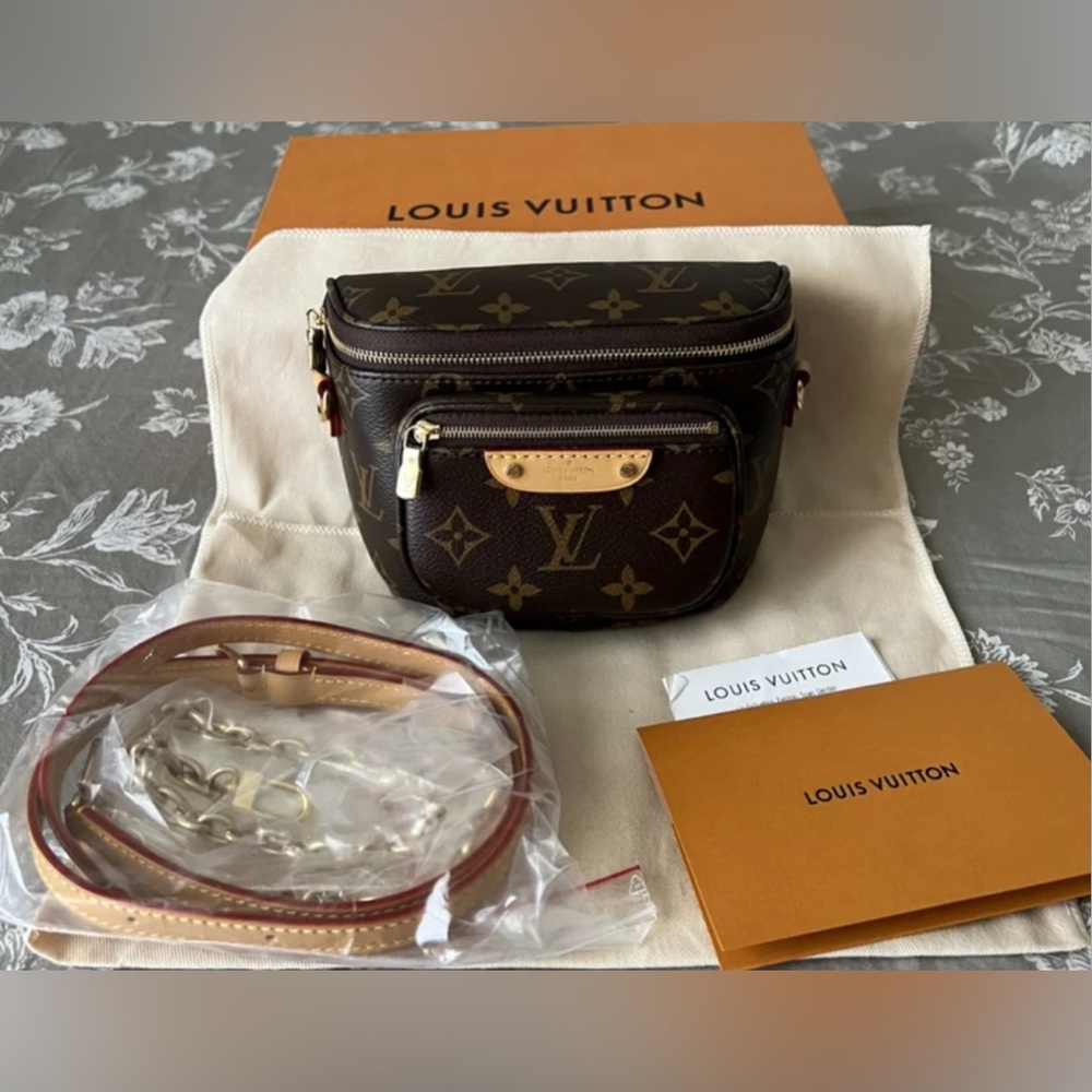 TRADE 💗 - Louis Vuitton Mini Bumbag